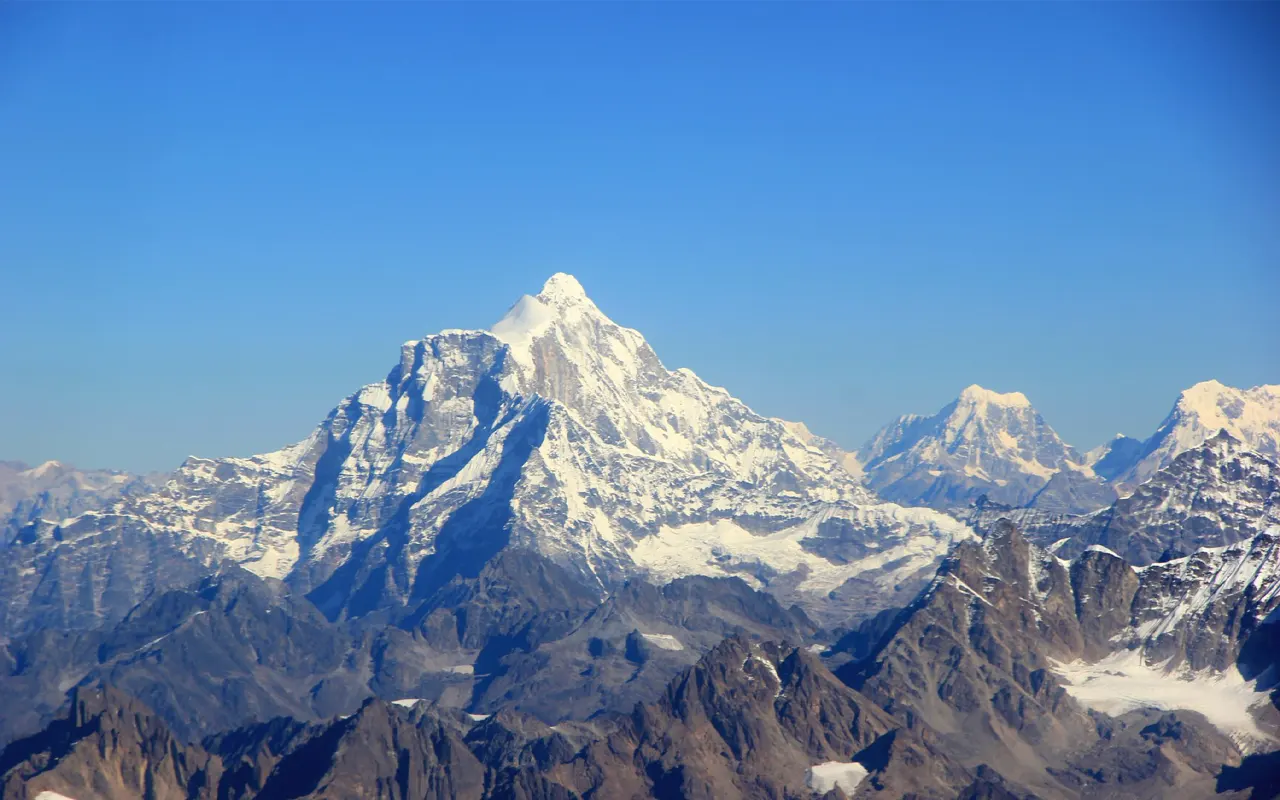 Discovering Nepal and Bhutan in One Trip: The Ultimate Himalayan Experience